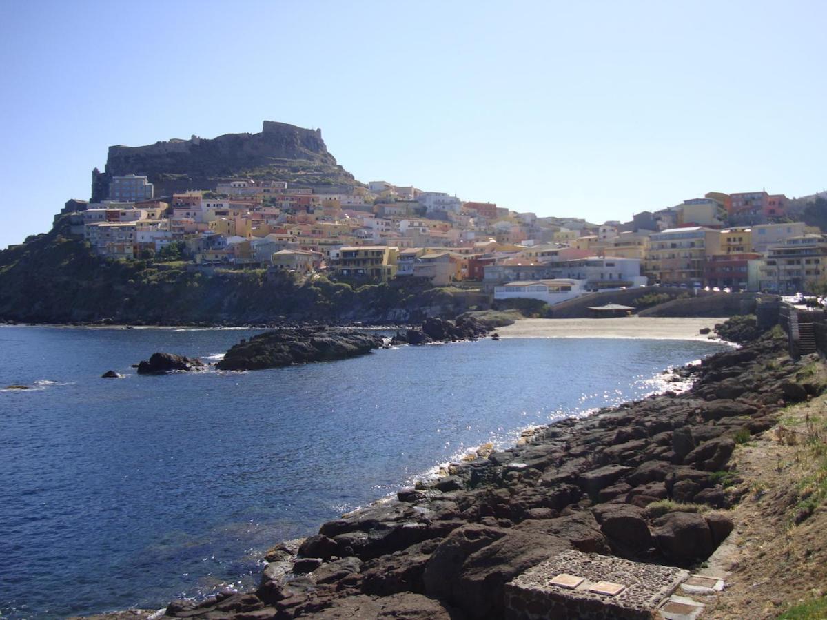 Grazioso Attico Vicino Alla Spiaggia E Al Centro Castelsardo Eksteriør bilde